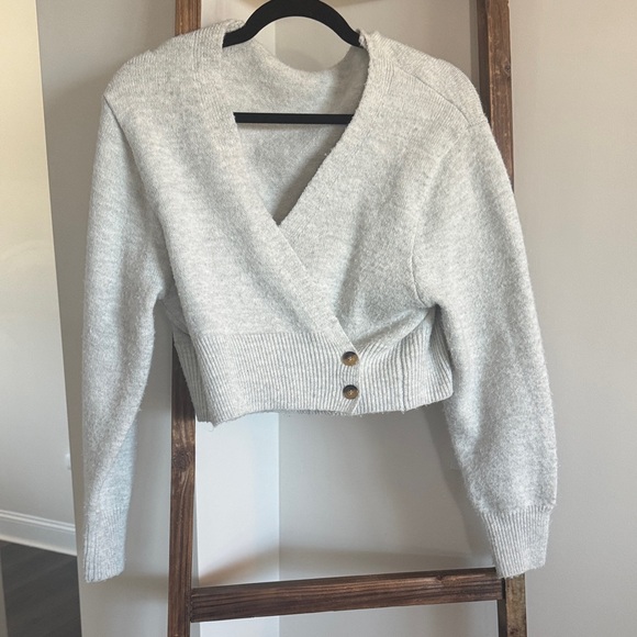 Elegant V-Neck Light Gray Sweater - Picture 1 of 1